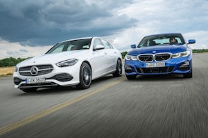 Mercedes C 300 4Matic   BMW 330i xDrive