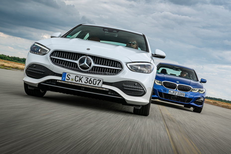 Mercedes C 300 4Matic   BMW 330i xDrive