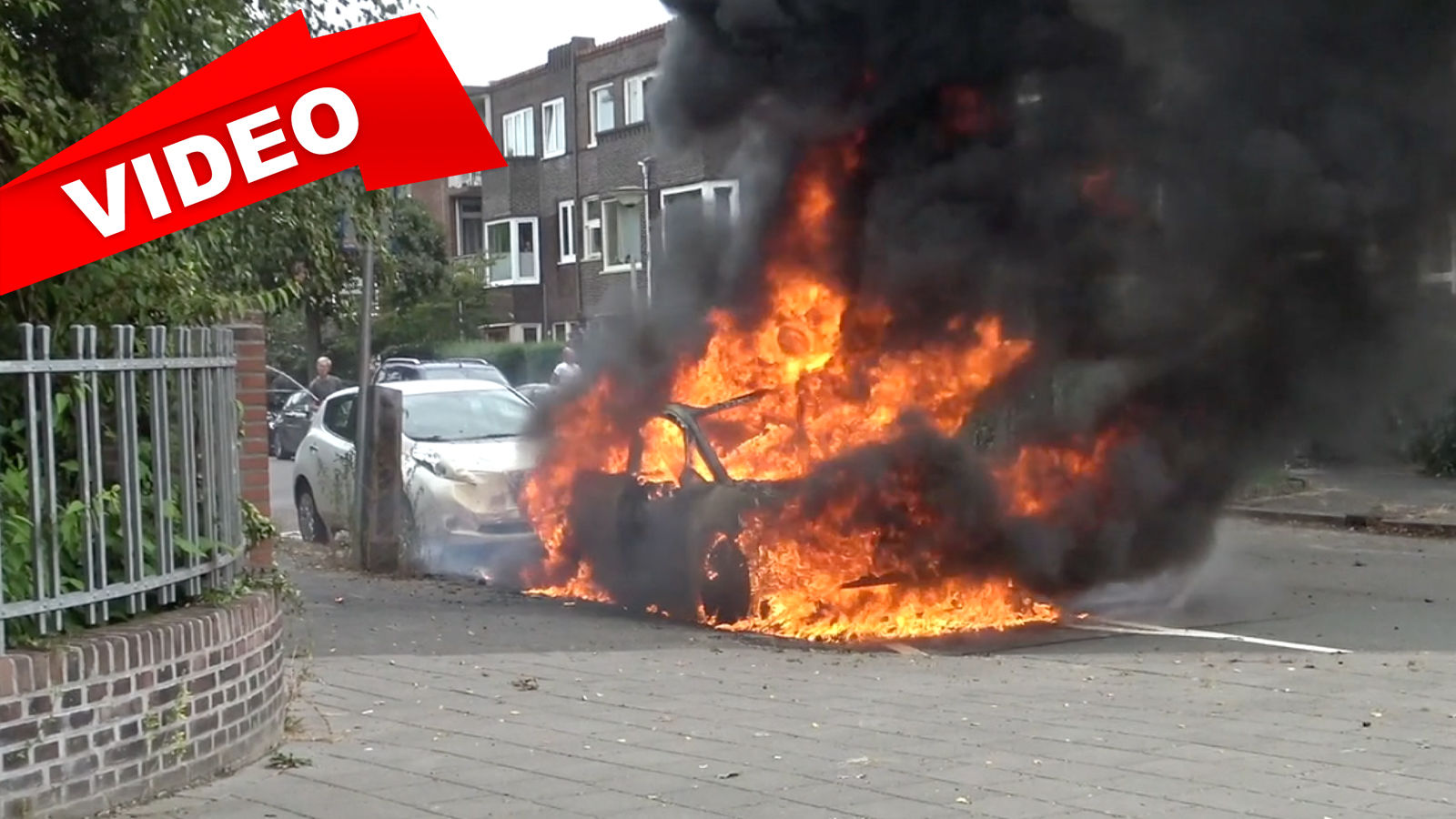 Brennende Elektroautos: Innovative Lösung für gefährliches Problem
