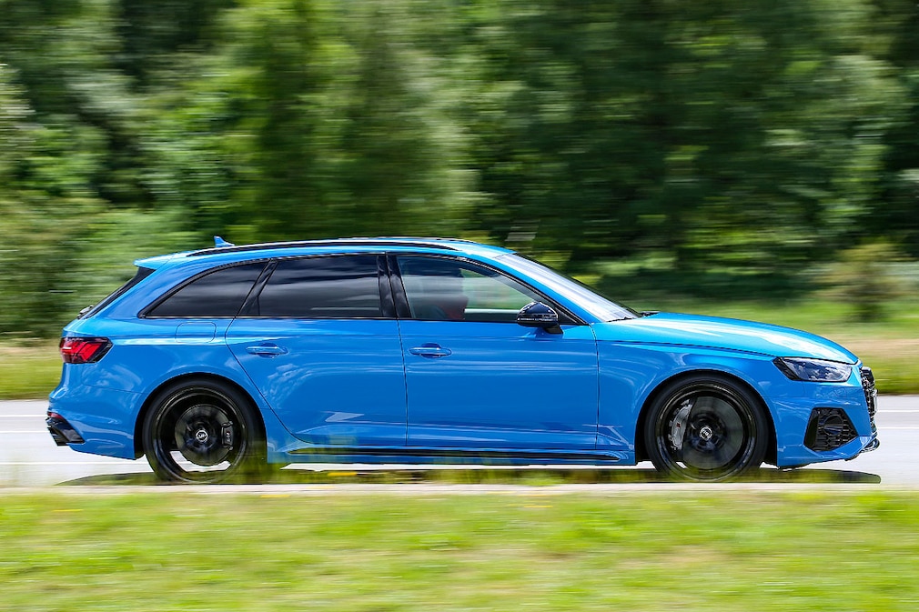 AUDI RS 4 Avant AUDI RS 4 Avant