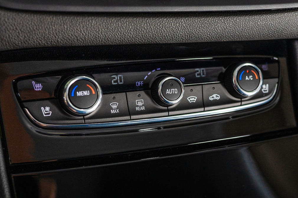 Opel Grandland Hybrid4