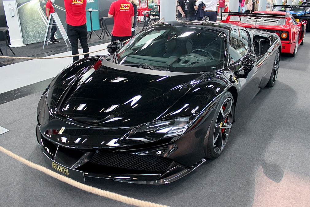 Ferrari SF90 - Autos für Petrolheads