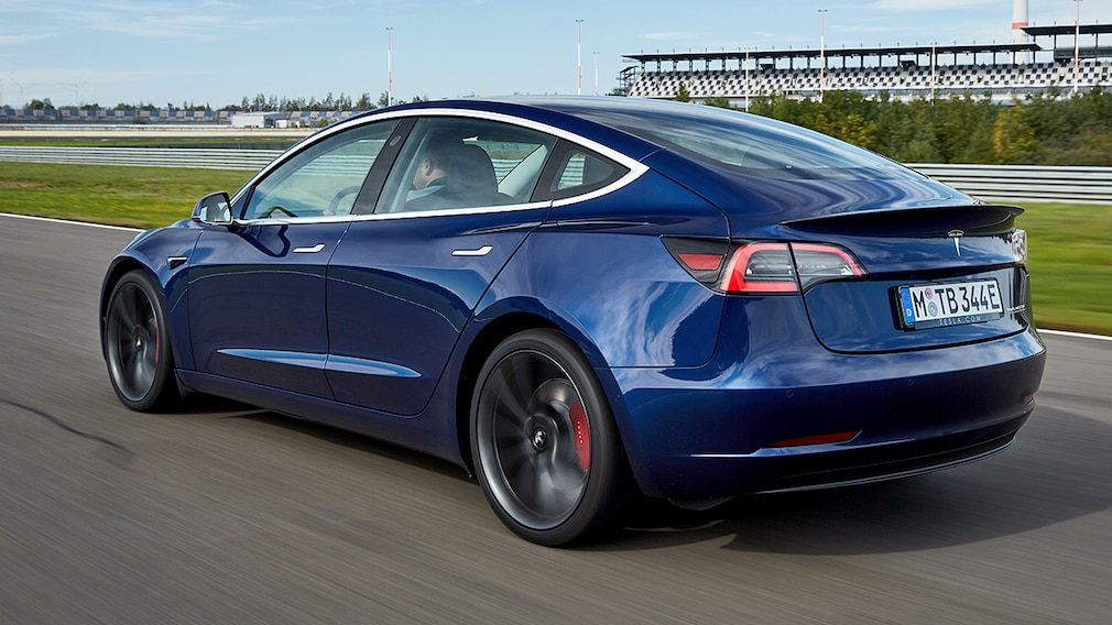 Tesla Model 3 günstig leasen: So geht's! - AUTO BILD