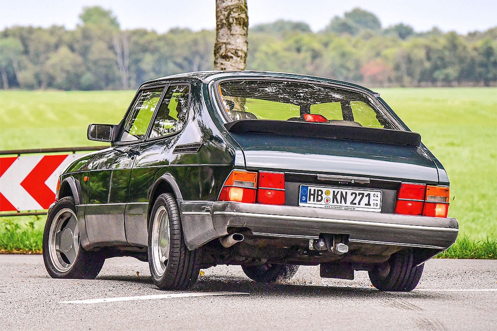 Saab 900S