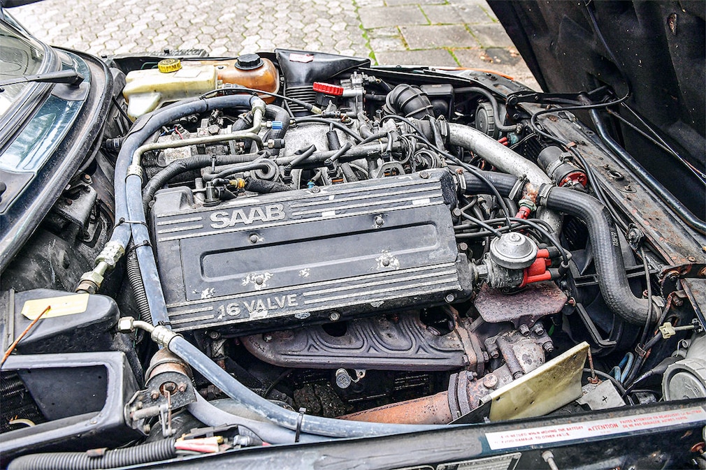 Saab 900S