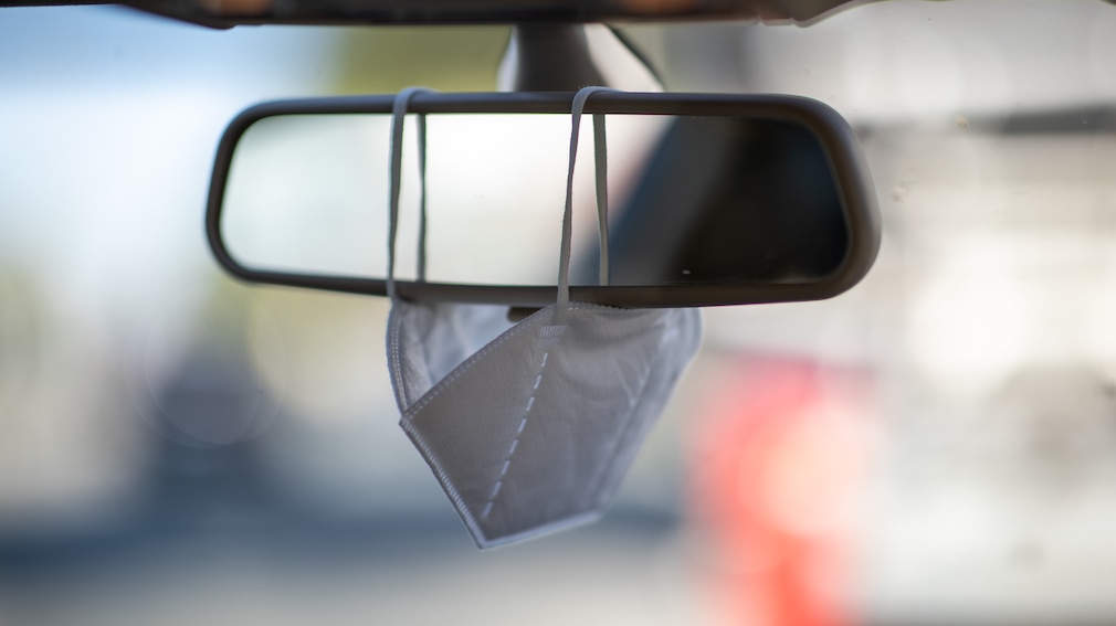 Maskenpflicht im Auto: Bußgelder drohen - AUTO BILD