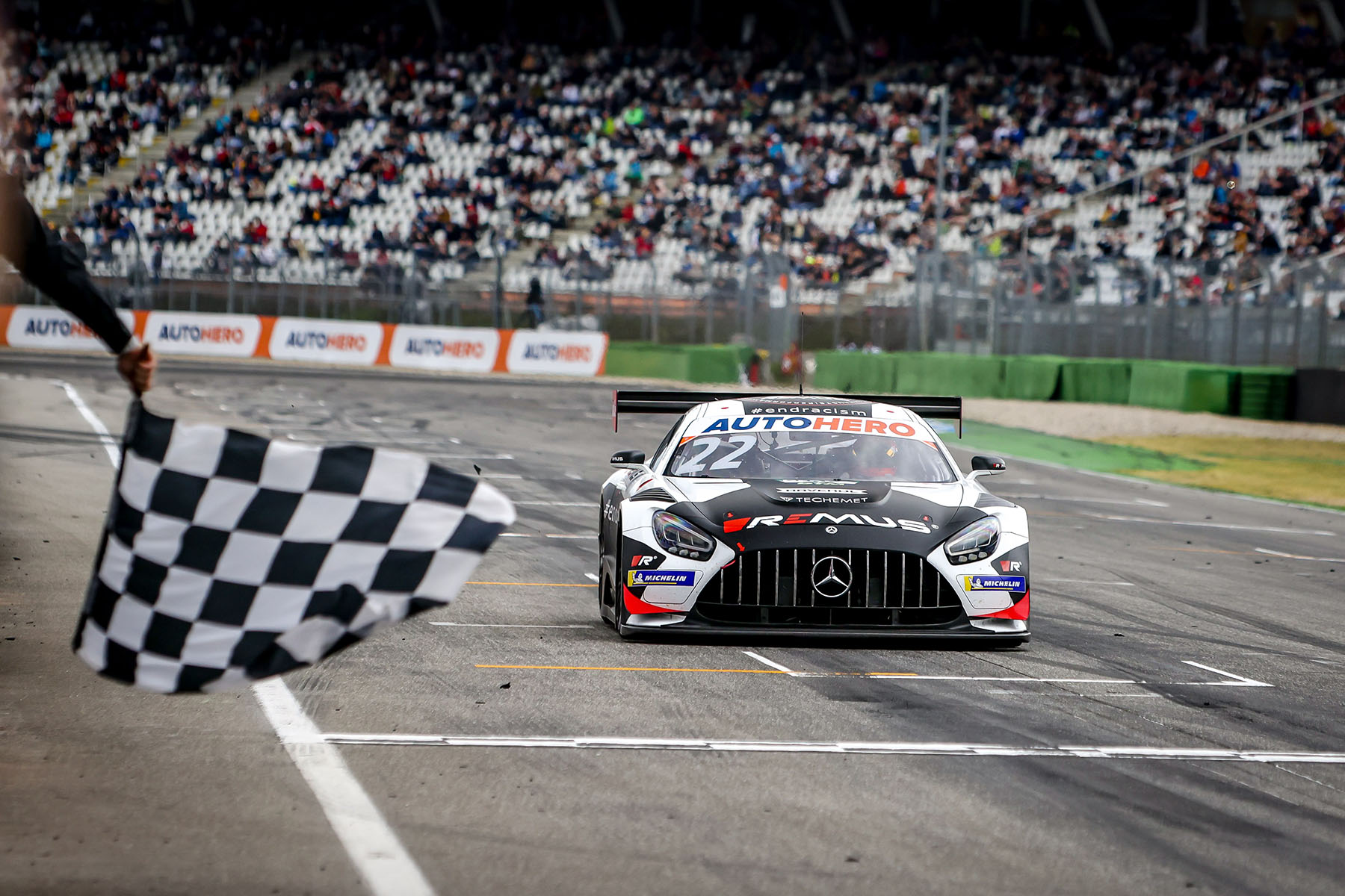 Dtm In Hockenheim Liam Lawson Erobert Die Tabellenspitze Zuruck Auto Bild