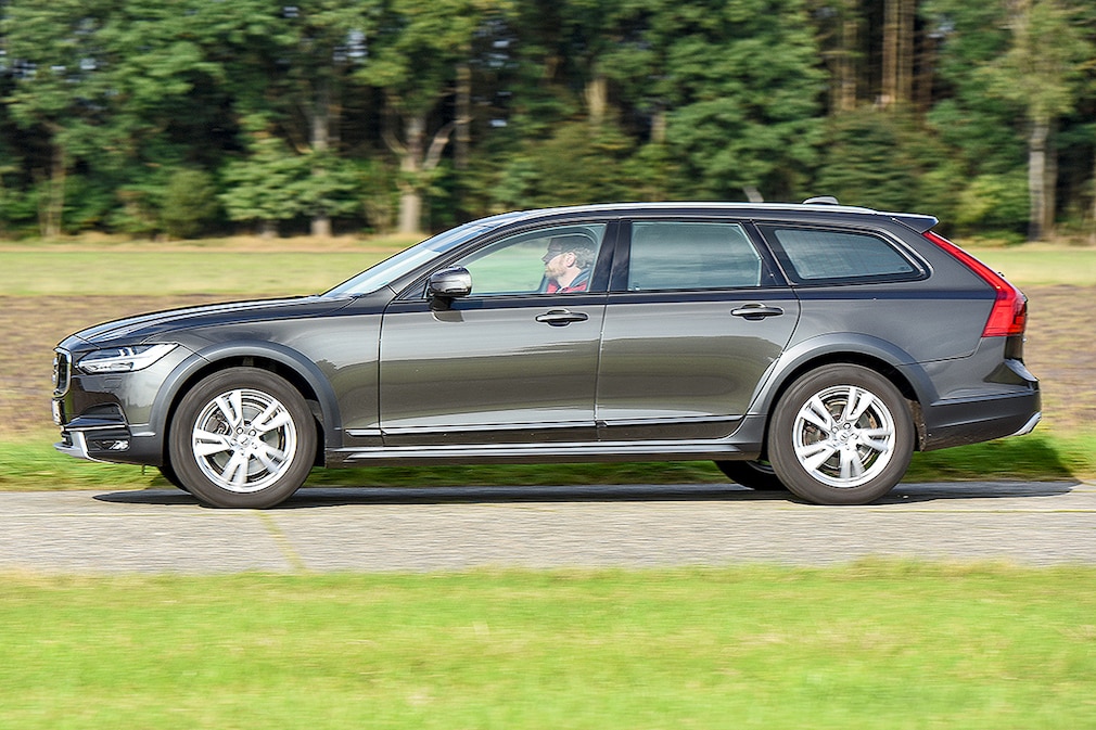 Volvo V90 D4 Cross Country