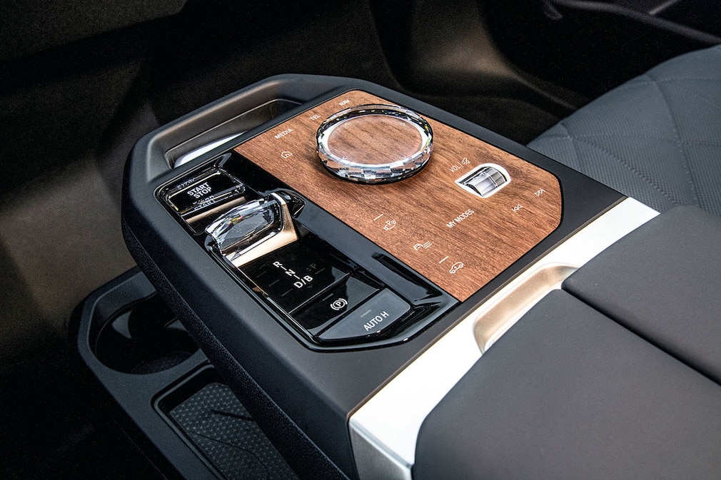 BMW iX xDrive50