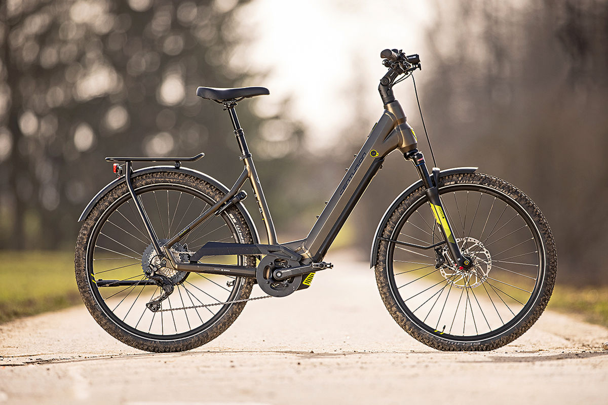 Tiefeinsteiger-E-Bikes im Test (2021) - AUTO BILD