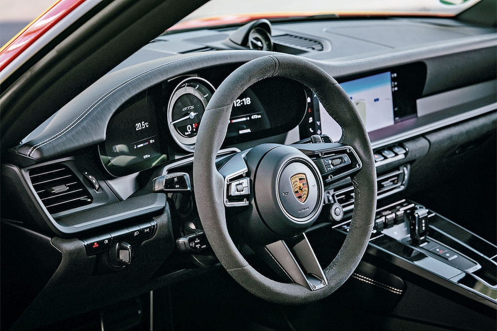 Porsche 911 Carrera 4 GTS PDK