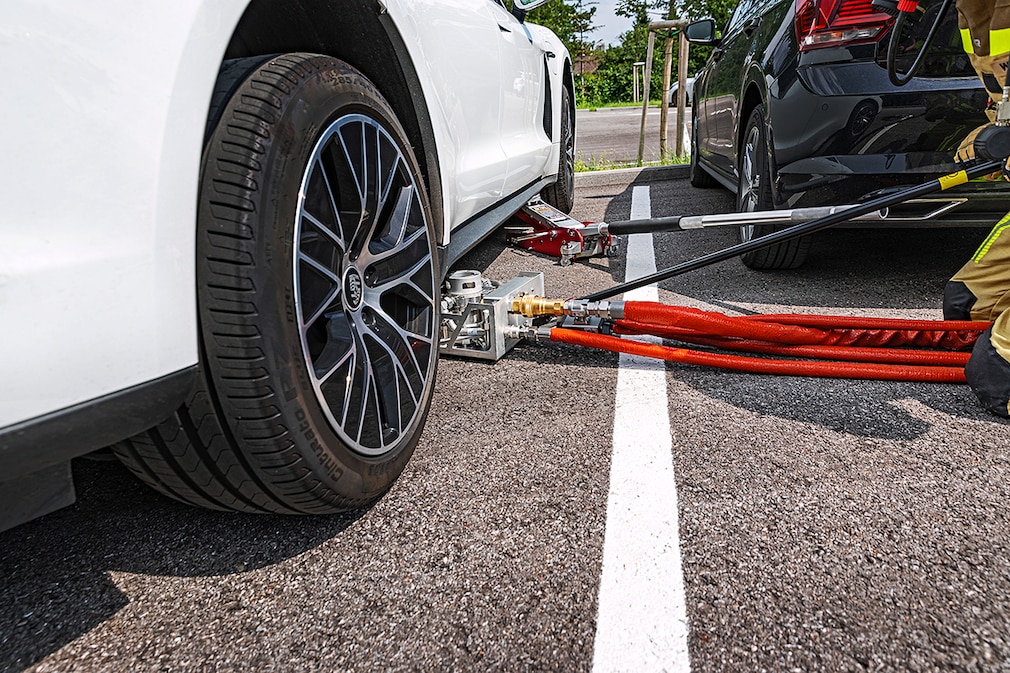 Feuerwehr Batterielöschsystem für E-Autos Feuerwehr Batterielöschsystem für E-Autos