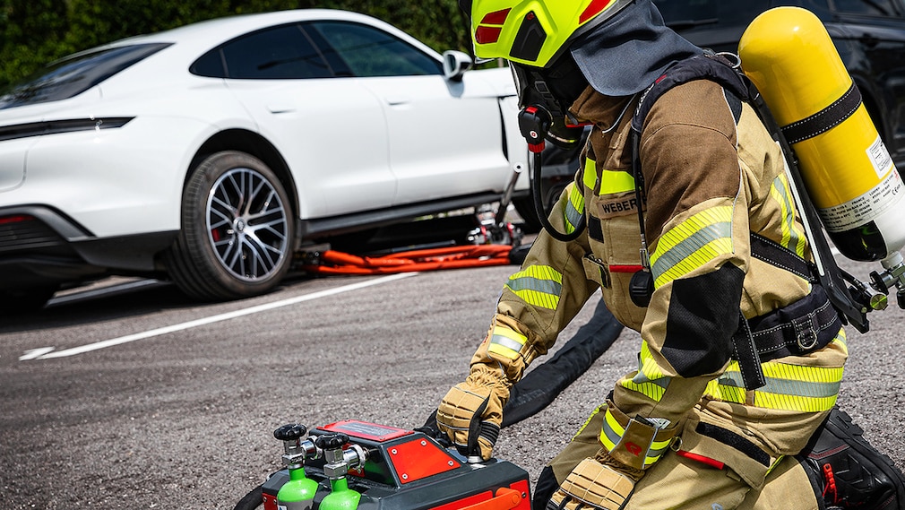 Feuerwehr Batterielöschsystem für E-Autos Feuerwehr Batterielöschsystem für E-Autos
