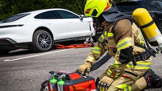 Feuerwehr Batterielöschsystem für E-Autos