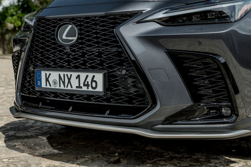Lexus NX 450h+ AWD