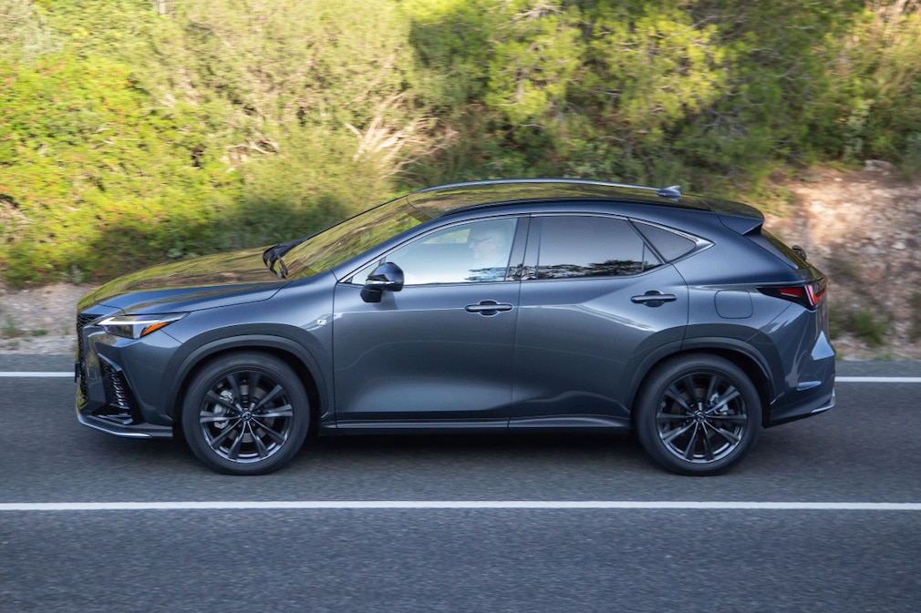 Lexus NX 450h+ AWD