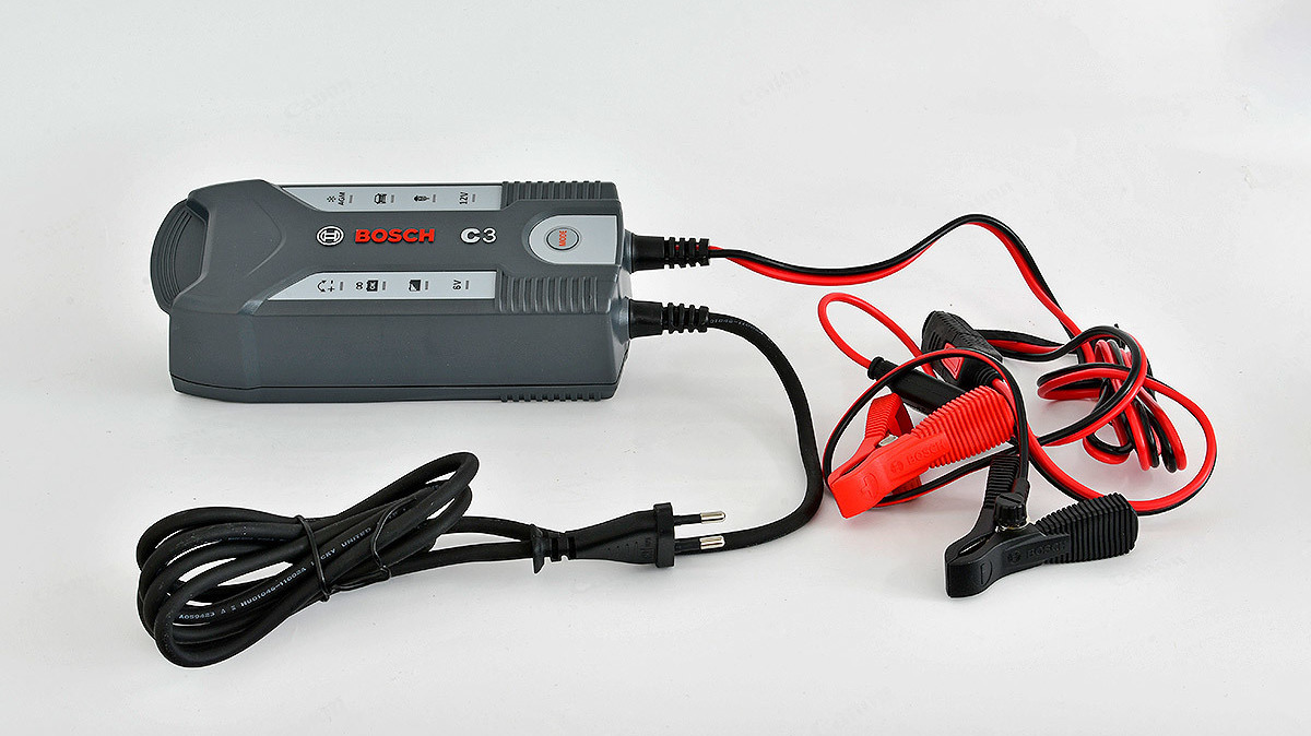 Bosch Batterie-Ladegerät Motorrad / Auto 12 Volt