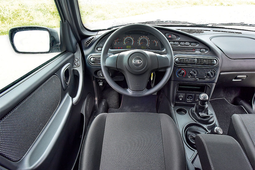 Lada Niva Travel