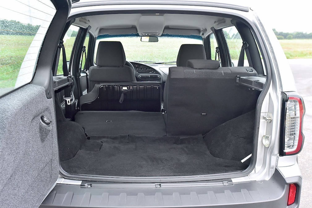 Lada Niva Travel