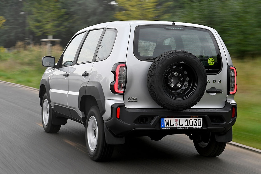 Lada Niva Travel