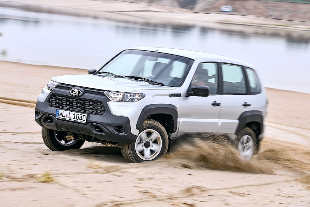 Lada Niva Travel