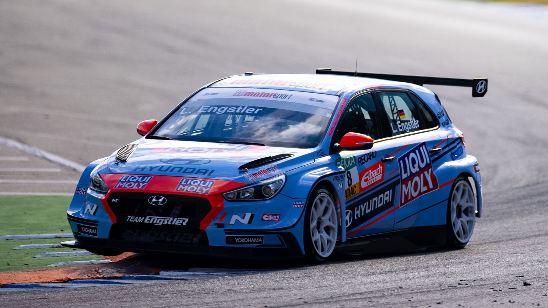 ADAC TCR Germany Luca Engstler Der Neue Champion AUTO BILD adac-tcr-germany-luca-engstler-der-neue-champion-auto-bild