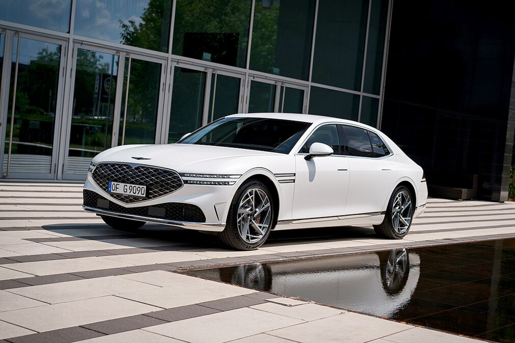 Genesis G90