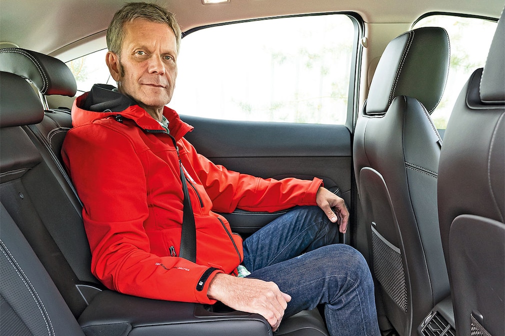 Jaguar E-Pace P300e AWD