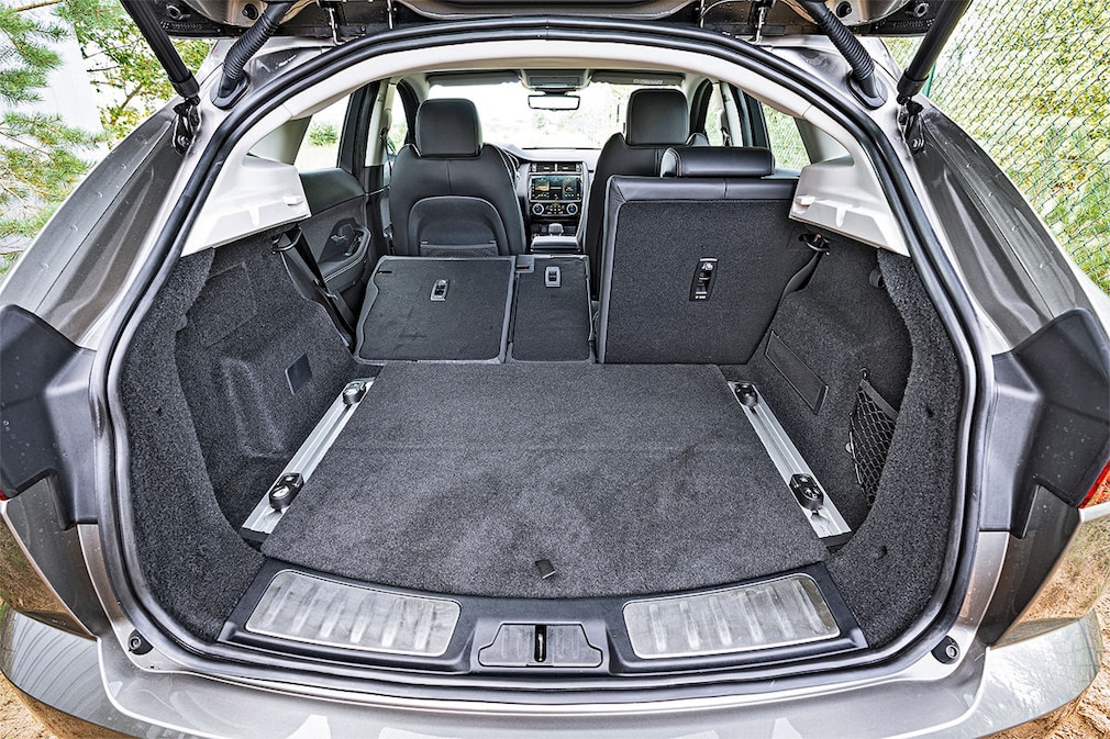 Jaguar E-Pace P300e AWD