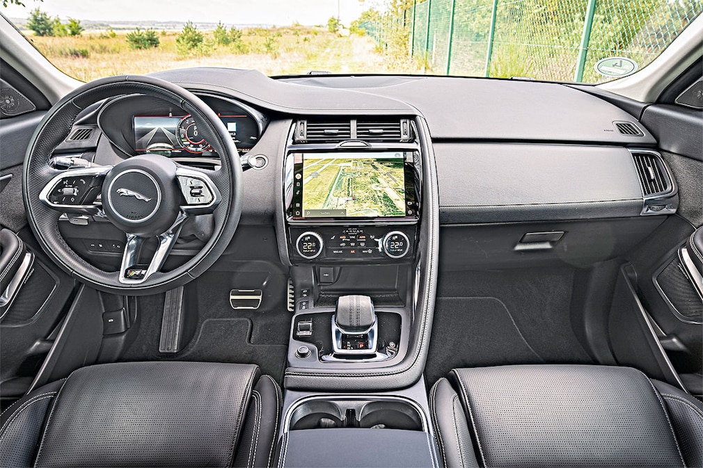 Jaguar E-Pace P300e AWD