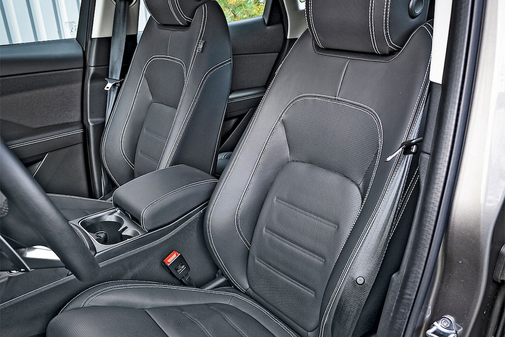 Jaguar E-Pace P300e AWD