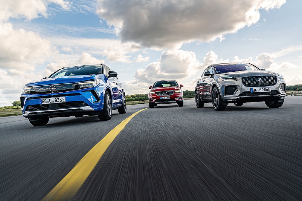 Opel Grandland Hybrid4 Volvo XC40 Recharge T5 Plug-in-Hybrid Jaguar E-Pace P300e AWD