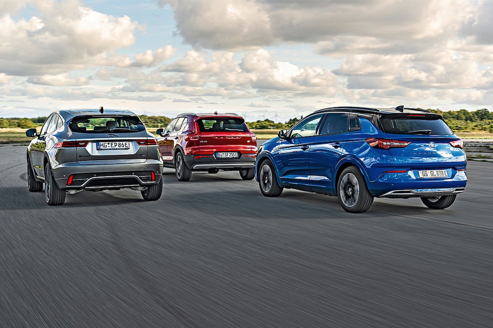 Jaguar E-Pace P300e AWD Volvo XC40 Recharge T5 Plug-in-Hybrid Opel Grandland Hybrid4