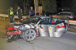 Ferrari SF90 Stradale: Crash