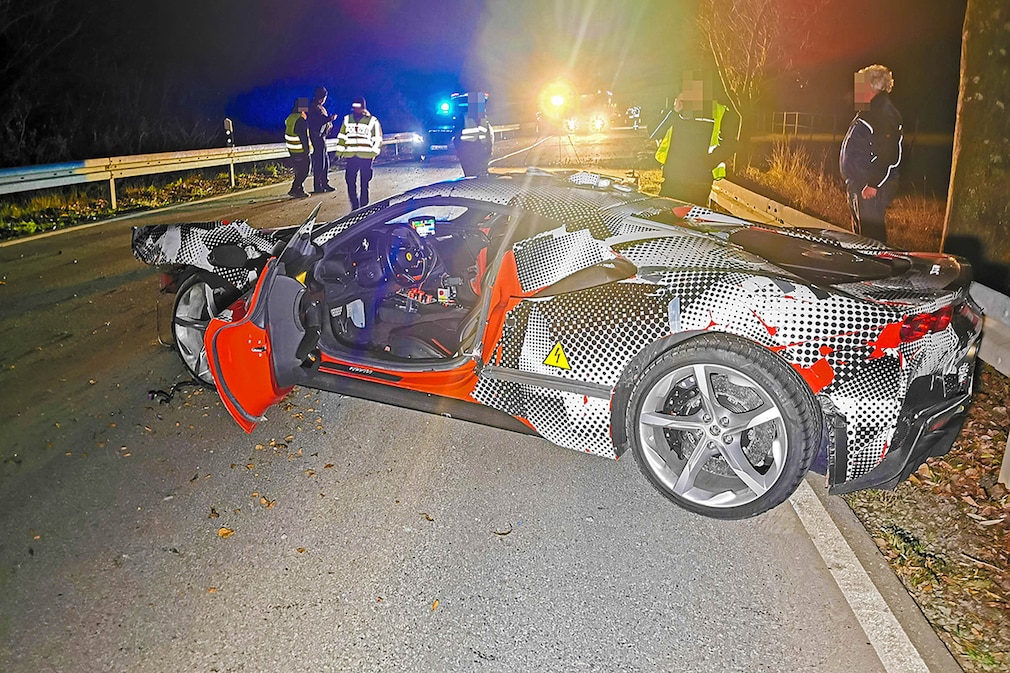 Erlkönig Ferrari accident on country road