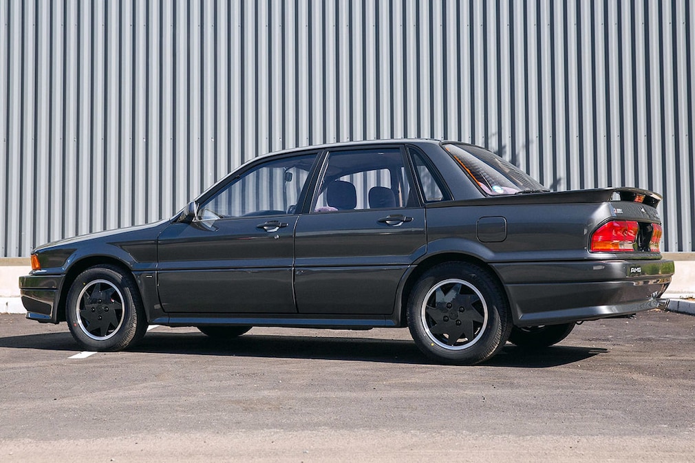 1992 Mitsubishi Galant AMG Type 1
