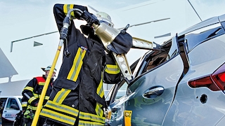 ADAC Unfallforschung E-Auto Unfälle - Stromschlag bei erster Hilfe