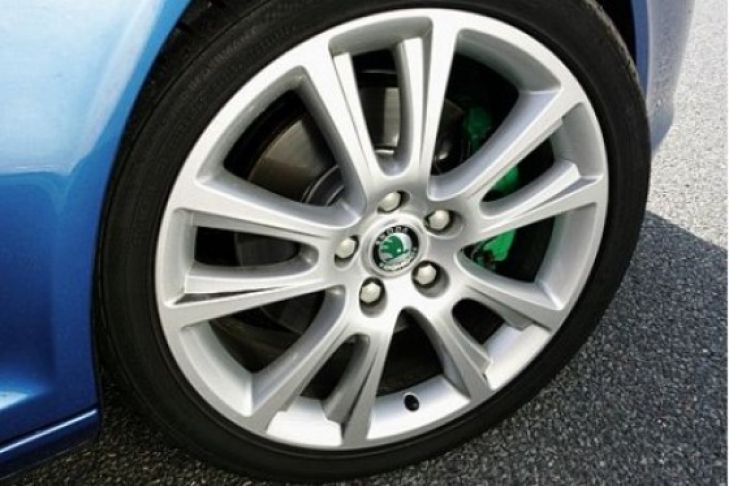 Skoda Octavia RS Combi gegen Audi A4 Avant