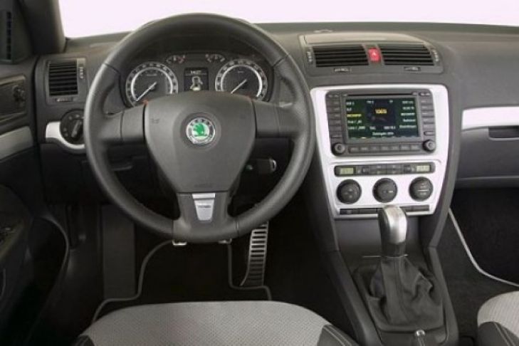 Skoda Octavia RS Combi gegen Audi A4 Avant