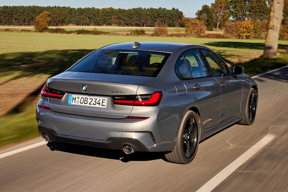 BMW 330e