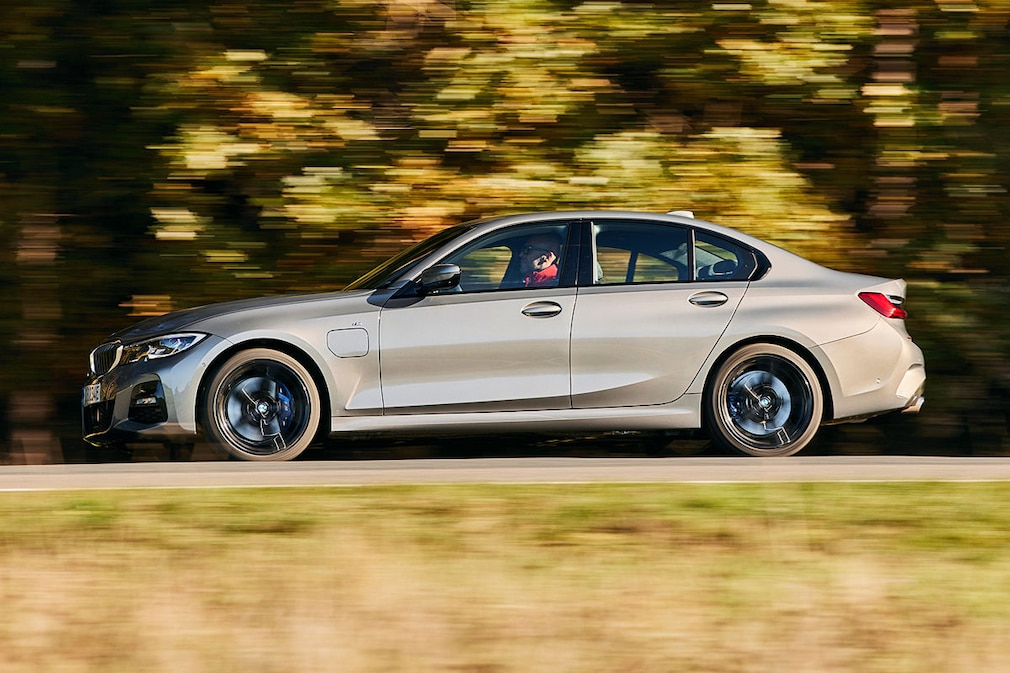 BMW 330e