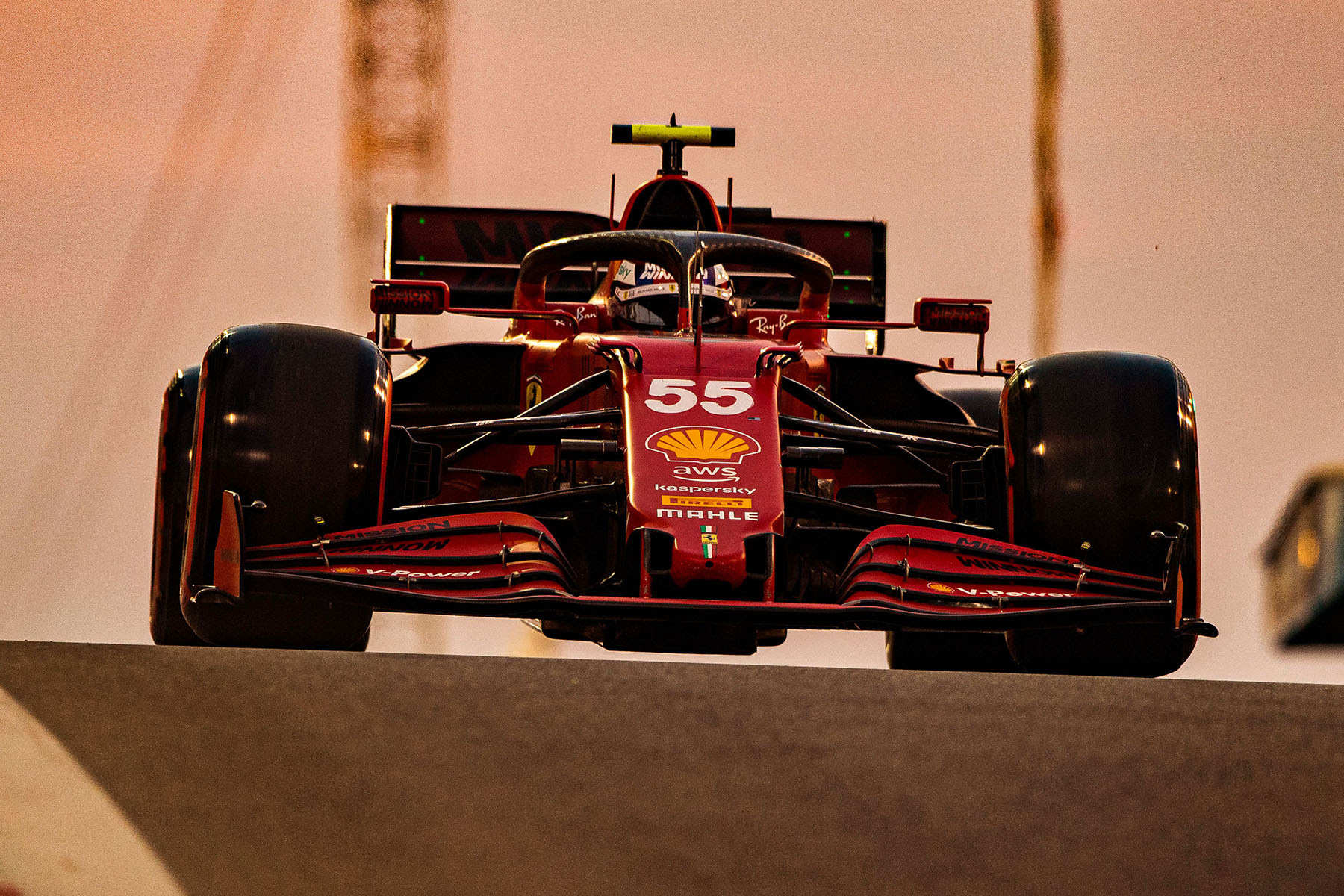 Formel 1 Ferrari: Wird Sainz zur Gefahr für Leclerc? - AUTO BILD