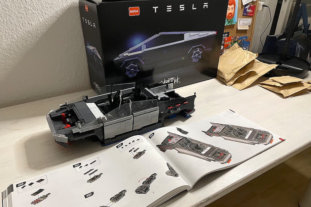 Mega Construx Mattel Tesla Cybertruck