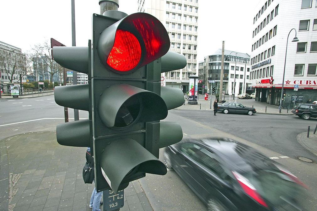 Autofahrer Fehler Rote Ampel überfahren
