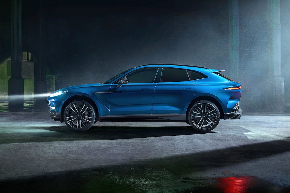 Aston Martin DBX 707