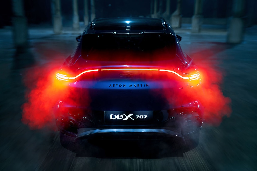 Aston Martin DBX 707