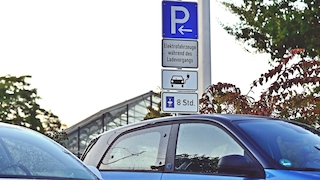 Ladevorgang an einer Heidelberger Ladesäule für Elekreoautos.