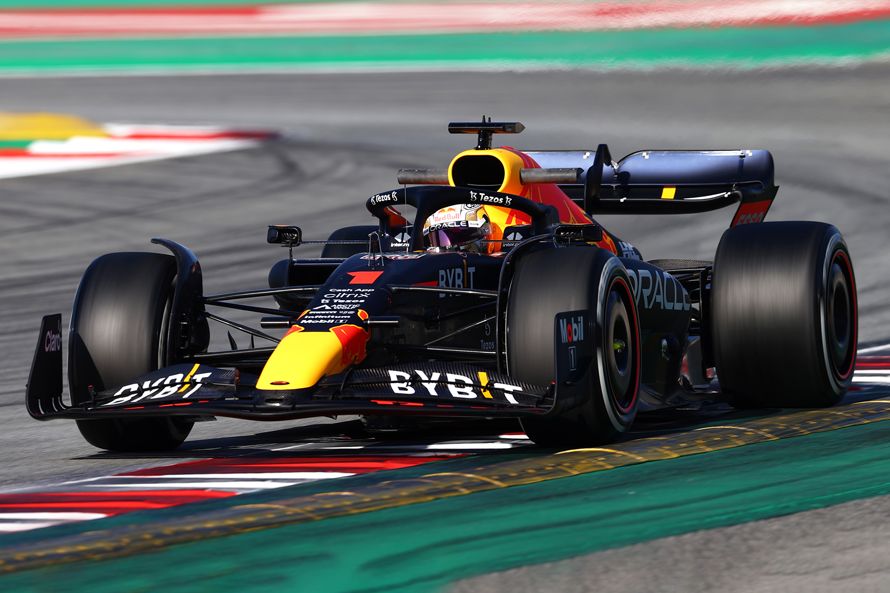 Formel 1 Red Bull und Mercedes lassen Hüllen nicht ganz fallen
