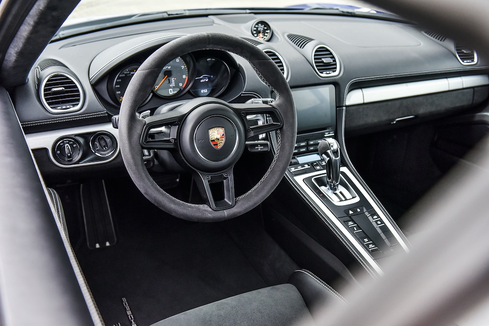 718 Cayman GT4 Cockpit