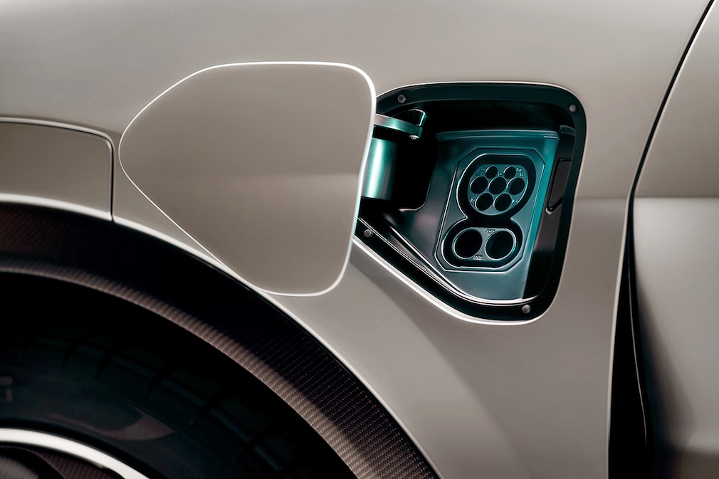 Lotus Type 132 SUV